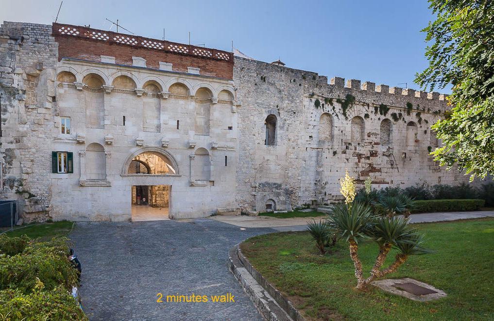 Old City Luxury Apartment Iris Split Exterior photo